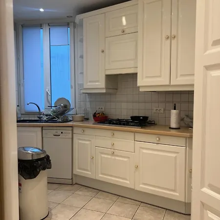 Séjour chez l'habitant Eiffel Edge Escape 30 M From Eiffel Tower *