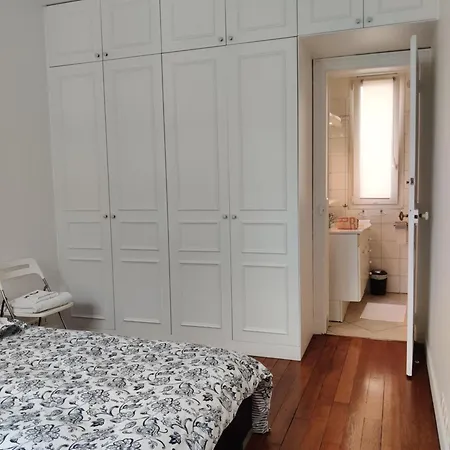 Séjour chez l'habitant Eiffel Edge Escape 30 M From Eiffel Tower Paris