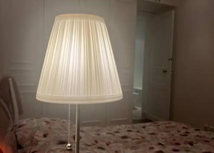 Homestay Eiffel Edge Escape 30 M From Eiffel Tower