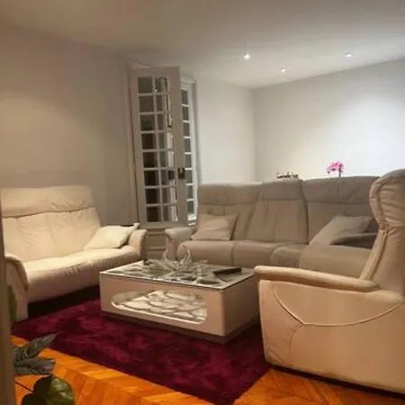 Kwatera prywatna Eiffel Edge Escape 30 M From Eiffel Tower Paryż