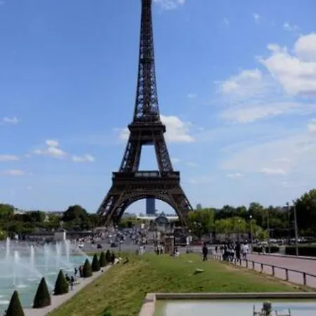 Проживание в семье Eiffel Edge Escape 30 M From Eiffel Tower Париж