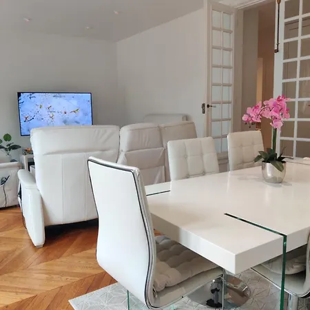 Rum i privatbostad Eiffel Edge Escape 30 M From Eiffel Tower Paris