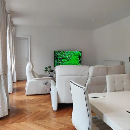 Homestay szállás Eiffel Edge Escape 30 M From Eiffel Tower Párizs