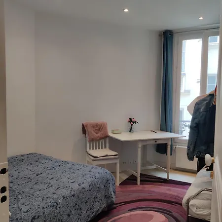 Eiffel Edge Escape 30 M From Eiffel Tower Homestay
