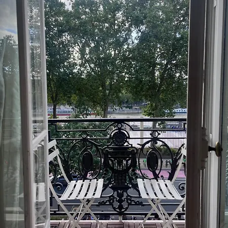 Eiffel Edge Escape 30 M From Eiffel Tower Проживание в семье Париж