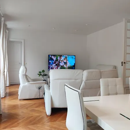 Eiffel Edge Escape 30 M From Eiffel Tower Kwatera prywatna *