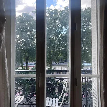 Eiffel Edge Escape 30 M From Eiffel Tower Проживание в семье *