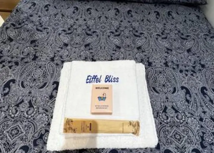 Eiffel Edge Escape 30 M From Eiffel Tower Parigi