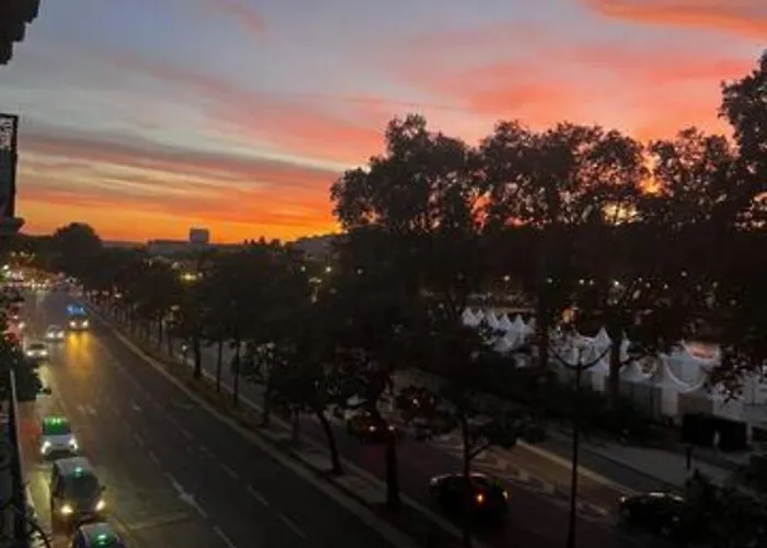 Eiffel Edge Escape 30 M From Eiffel Tower Habitación en casa particular