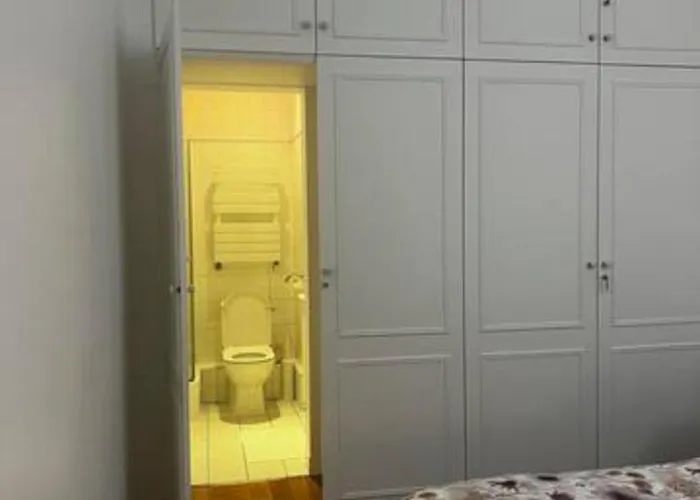 Habitación en casa particular Eiffel Edge Escape 30 M From Eiffel Tower París