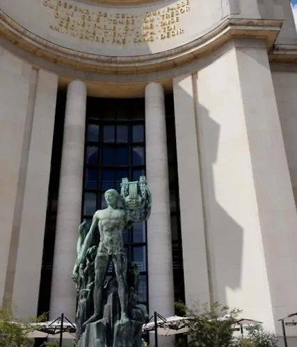 Eiffel Edge Escape 30 M From Eiffel Tower Alloggio in famiglia