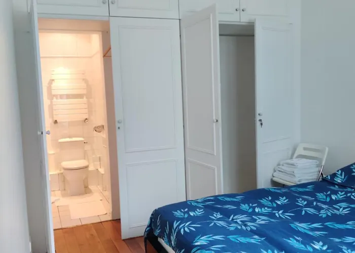 Eiffel Edge Escape 30 M From Eiffel Tower Parigi