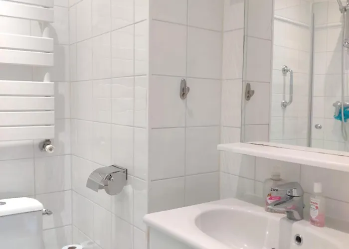 Habitación en casa particular Eiffel Edge Escape 30 M From Eiffel Tower *