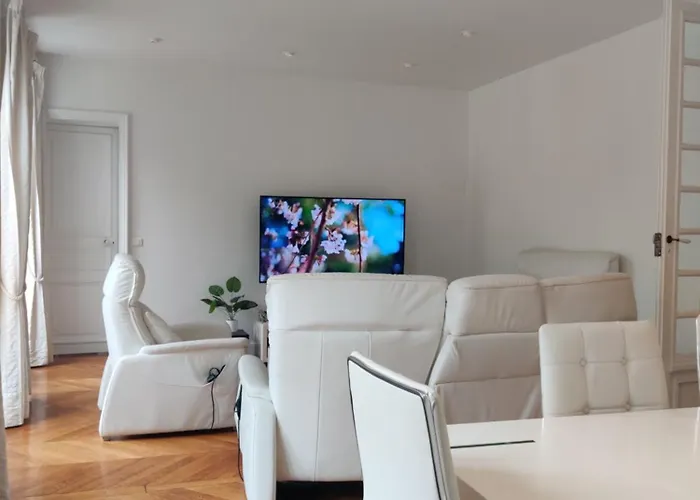 Eiffel Edge Escape 30 M From Eiffel Tower Alloggio in famiglia *