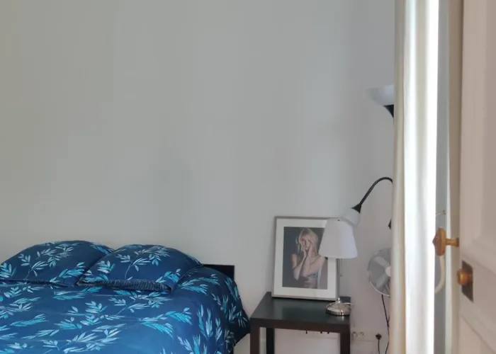 Eiffel Edge Escape 30 M From Eiffel Tower *