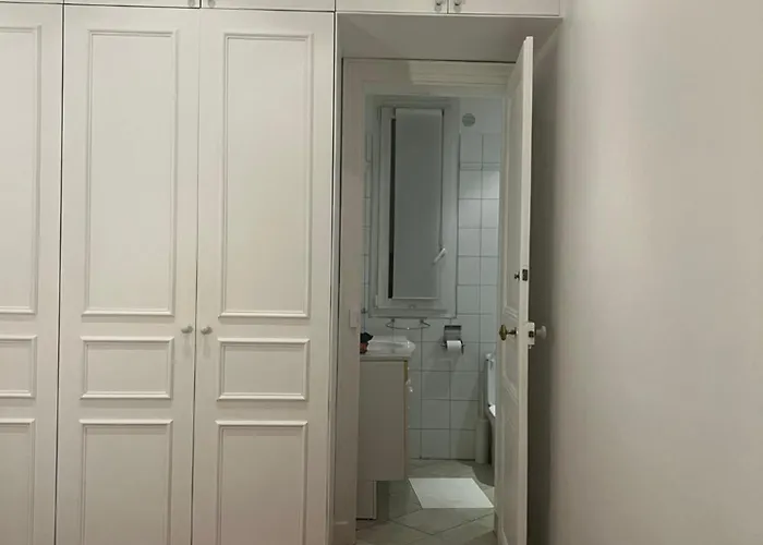 Habitación en casa particular Eiffel Edge Escape 30 M From Eiffel Tower París