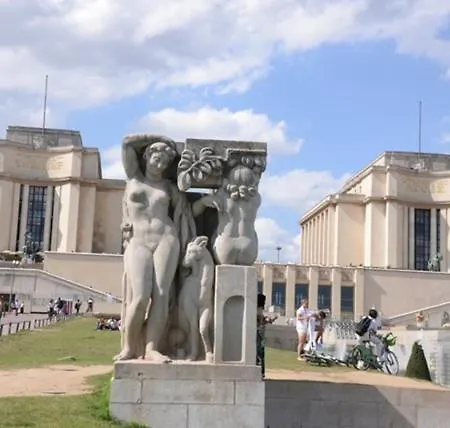 Eiffel Edge Escape 30 M From Eiffel Tower Pansiyon *