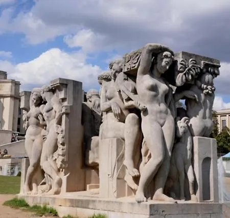 Pansiyon Eiffel Edge Escape 30 M From Eiffel Tower *