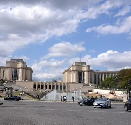 Eiffel Edge Escape 30 M From Eiffel Tower Pansiyon Paris