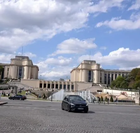 Pansiyon Eiffel Edge Escape 30 M From Eiffel Tower *