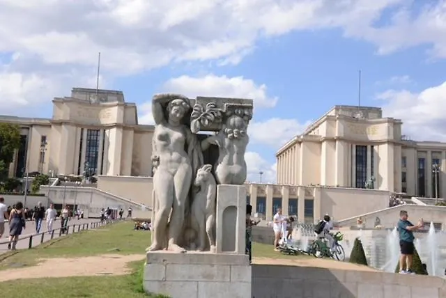 Eiffel Edge Escape 30 M From Eiffel Tower Habitación en casa particular *