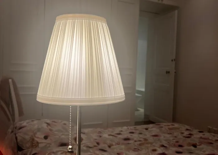 Eiffel Edge Escape 30 M From Eiffel Tower París