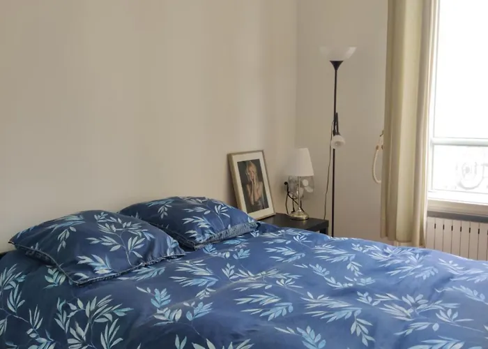 Habitación en casa particular Eiffel Edge Escape 30 M From Eiffel Tower París