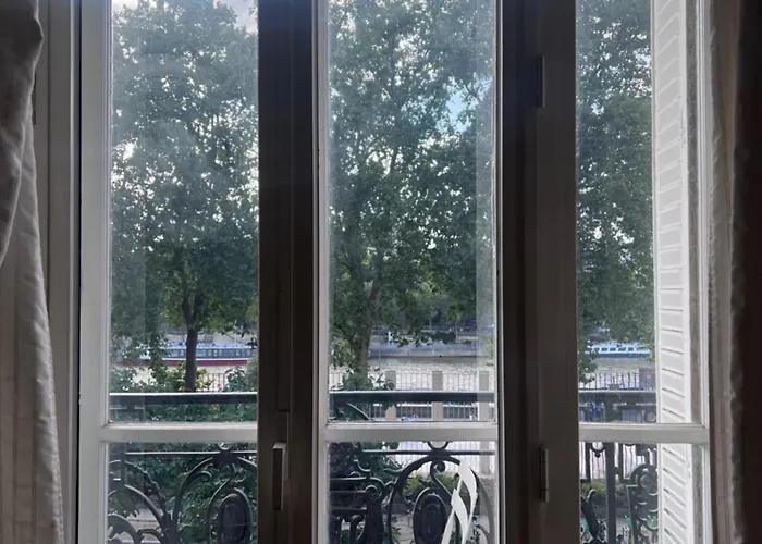 Eiffel Edge Escape 30 M From Eiffel Tower Habitación en casa particular *